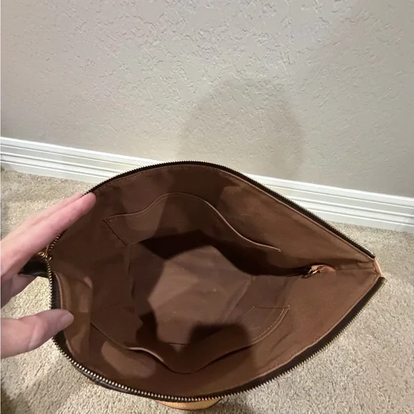 Louis Vuitton Monogram Canvas Totally MM Tote - Picture 5 of 9